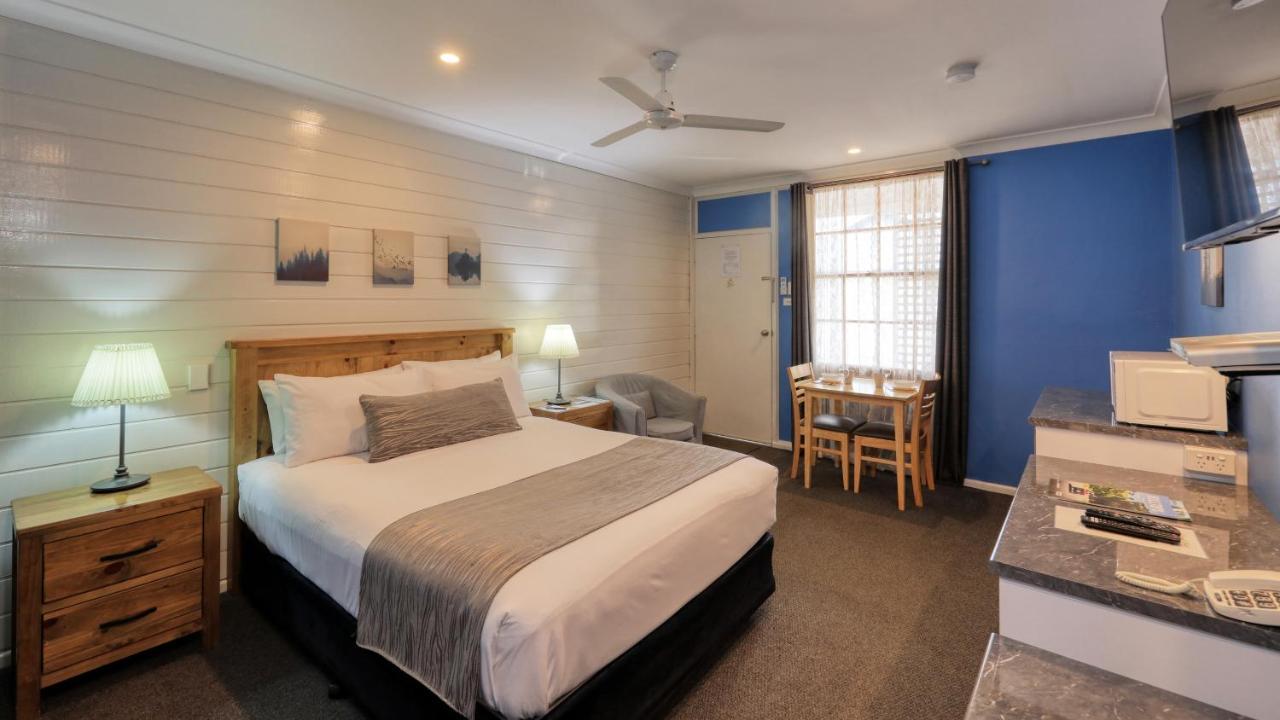Colonial Motel & Apartments ยัง ภายนอก รูปภาพ