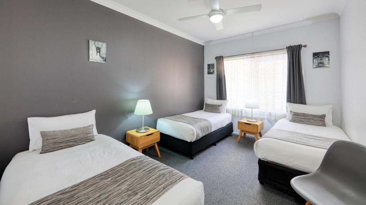 Colonial Motel & Apartments ยัง ภายนอก รูปภาพ